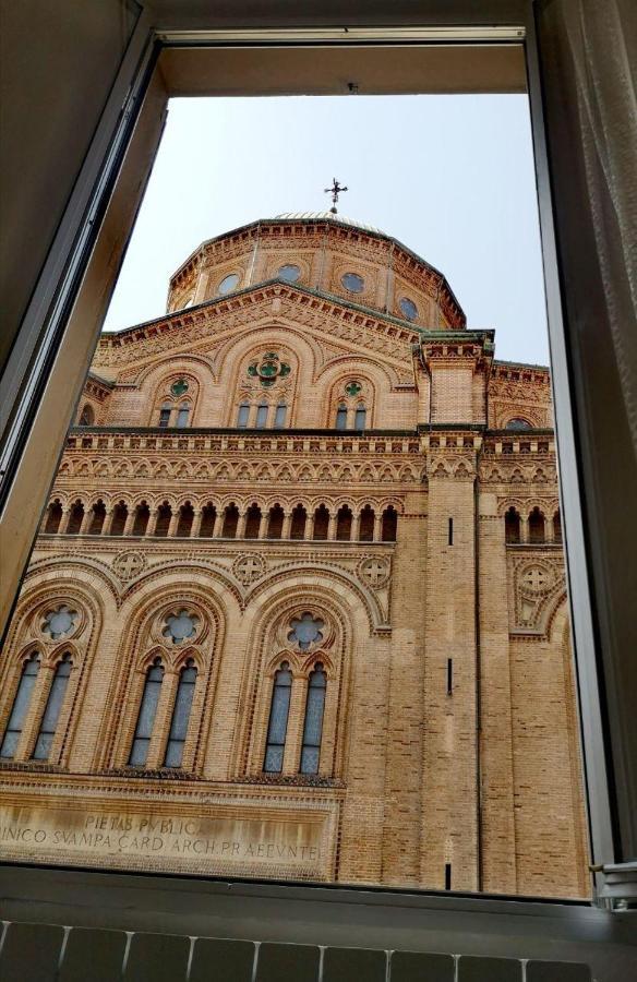 Camera E Bagno Privato A 3 Minuti Dalla Stazione Bologna Buitenkant foto