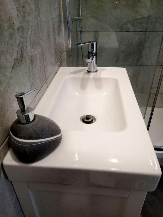 Camera E Bagno Privato A 3 Minuti Dalla Stazione Bologna Buitenkant foto