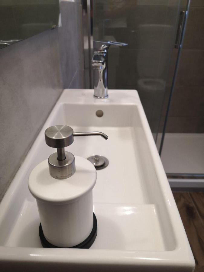 Camera E Bagno Privato A 3 Minuti Dalla Stazione Bologna Buitenkant foto